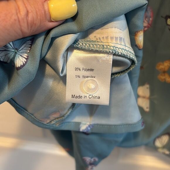 Tazaiy blouse with butterflies size medium - Picture 6 of 8